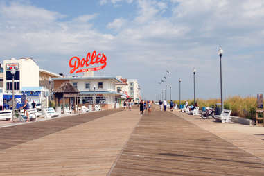 dolle's saltwater taffy on rehoboth beach boardwalk